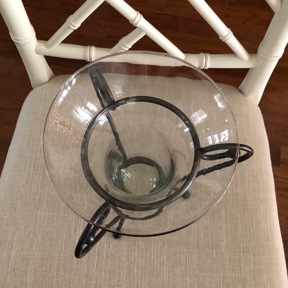 Glass vase with black stand. - Picture 2 of 4